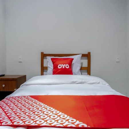 Super Oyo 2345 Homestay Jaya Medan Buitenkant foto