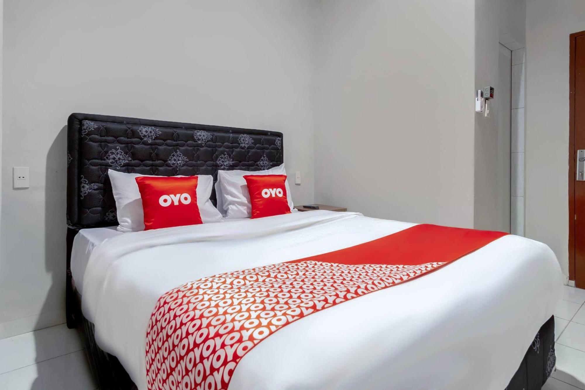 Super Oyo 2345 Homestay Jaya Medan Buitenkant foto