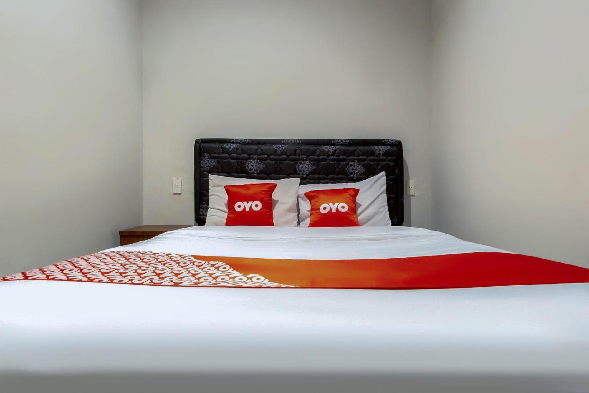Super Oyo 2345 Homestay Jaya Medan Buitenkant foto