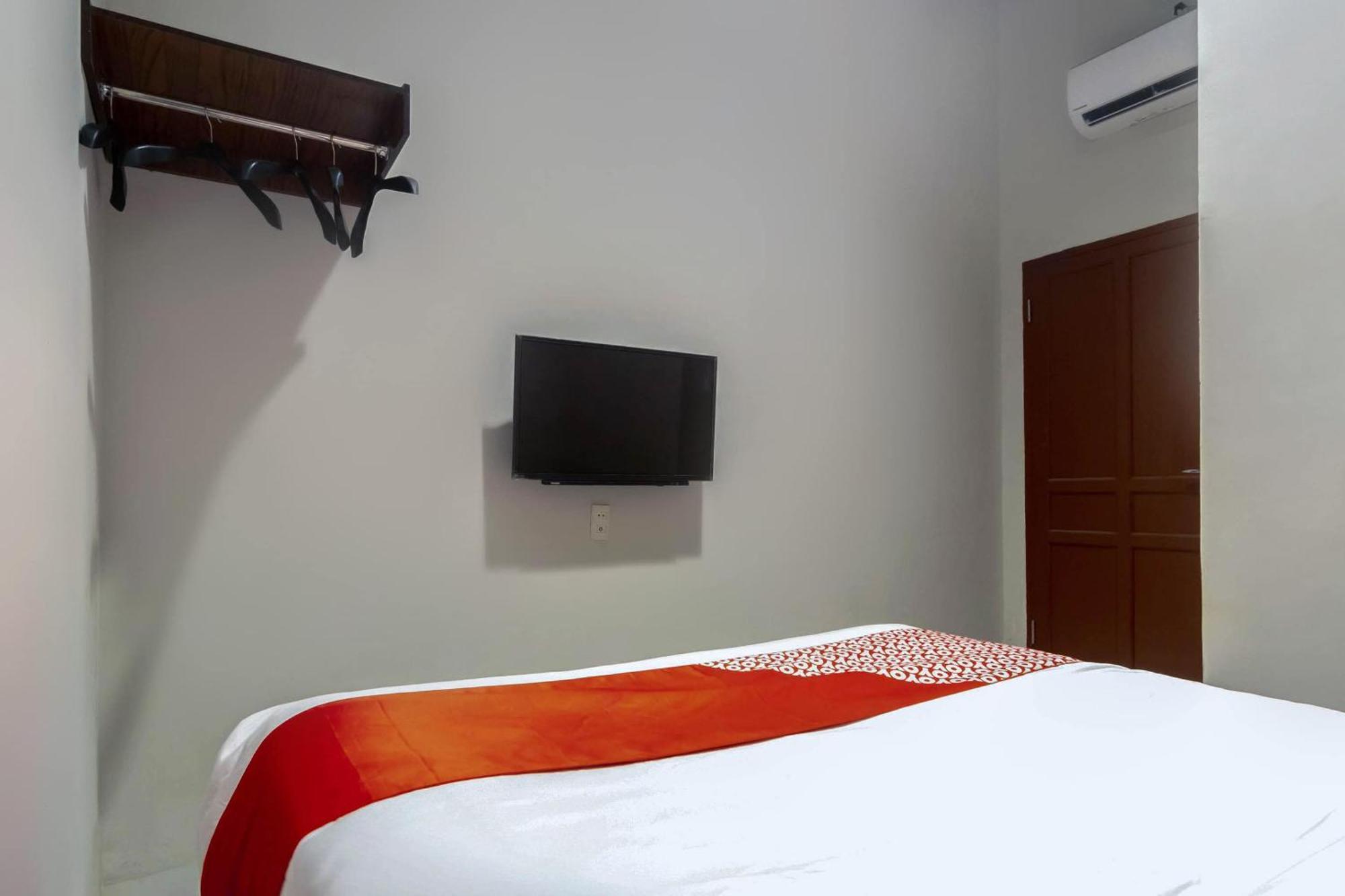 Super Oyo 2345 Homestay Jaya Medan Buitenkant foto
