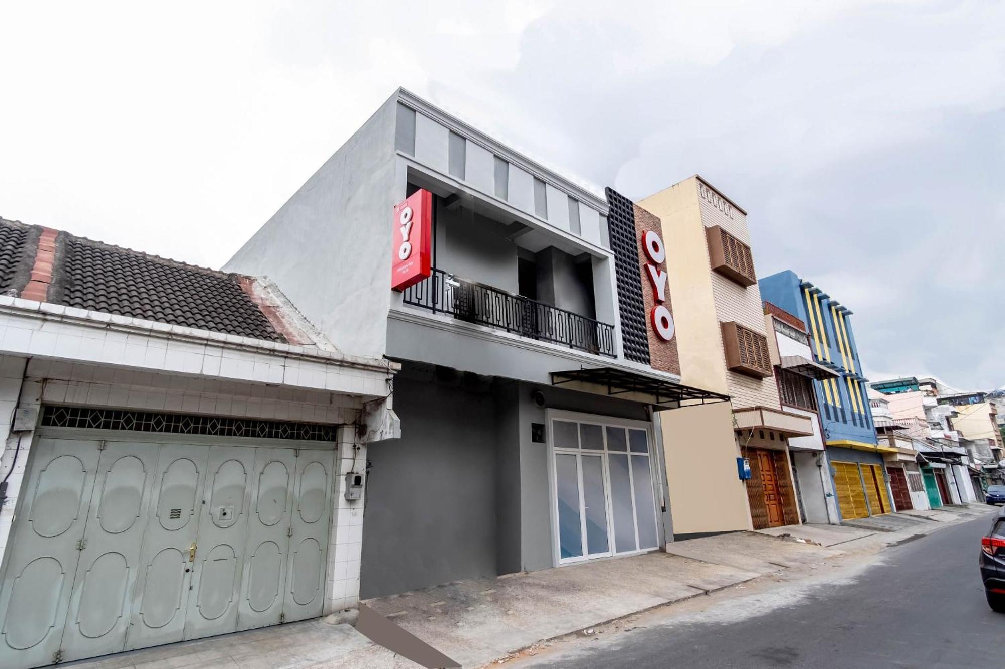 Super Oyo 2345 Homestay Jaya Medan Buitenkant foto