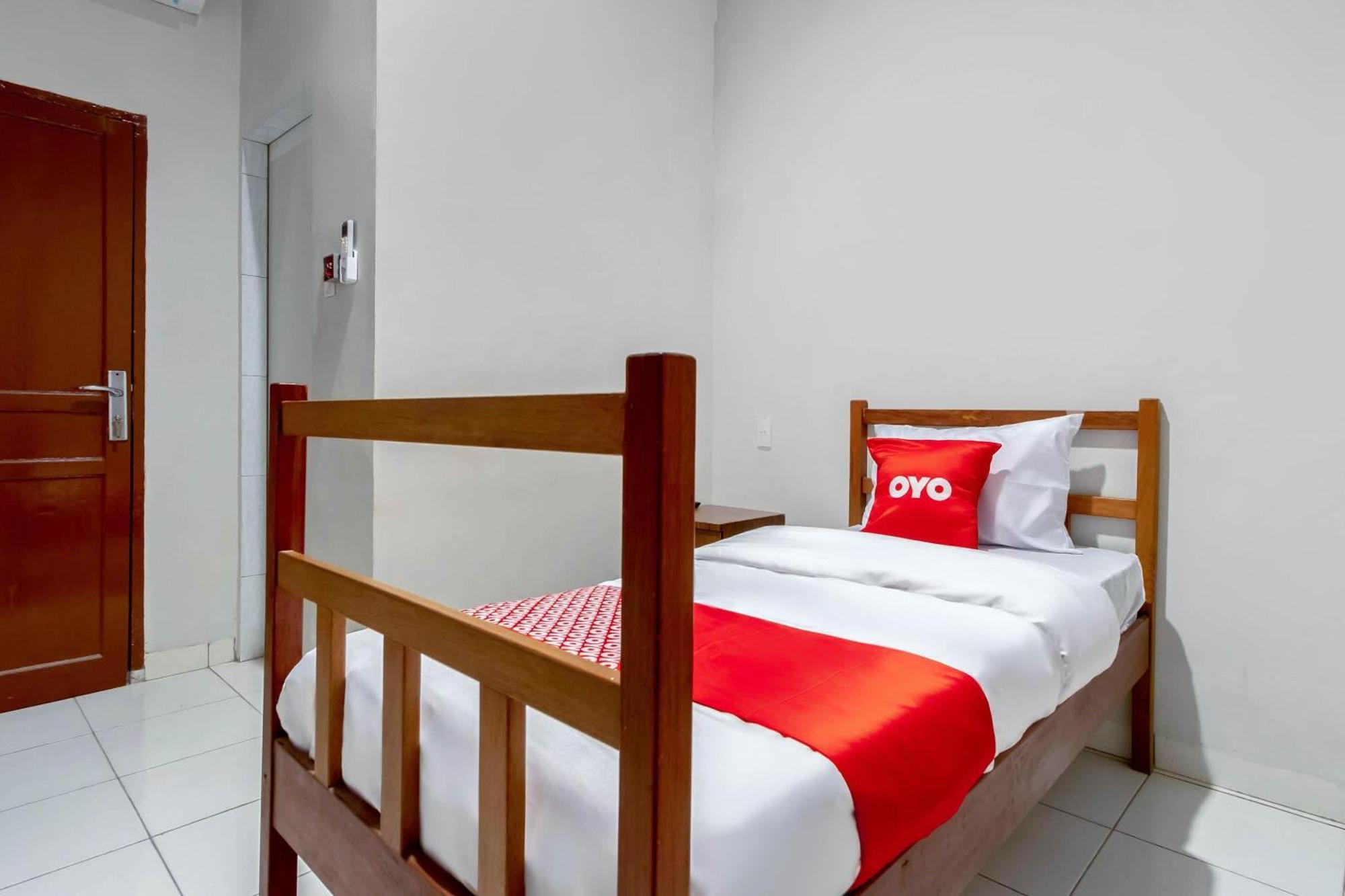 Super Oyo 2345 Homestay Jaya Medan Buitenkant foto